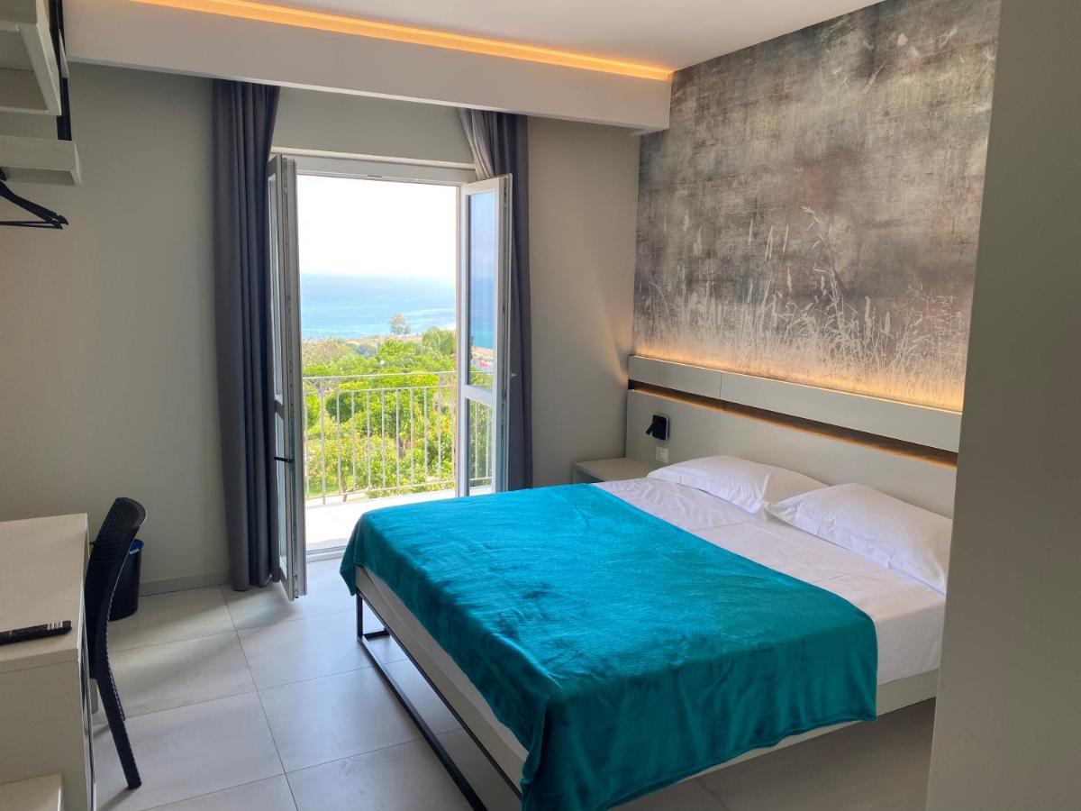 Aether Suites Tropea - Free Private Parking ภายนอก รูปภาพ